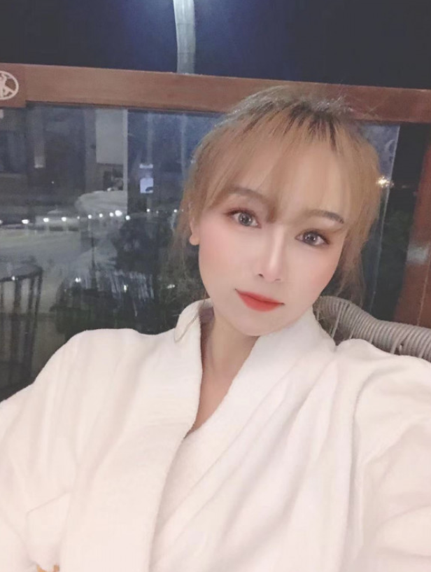 丰满性感的魅力御姐